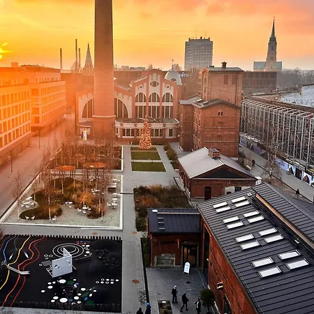 Fuzja W Chmurach Taras Z Panorama Lodzi I Elektrowni Scheiblera Parking Apartment Lodz