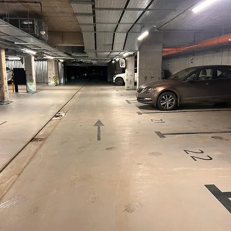 Fuzja W Chmurach Taras Z Panorama Lodzi I Elektrowni Scheiblera Parking Apartment
