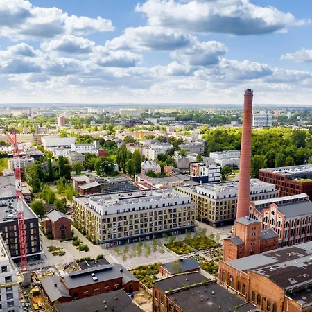 Fuzja W Chmurach Taras Z Panorama Lodzi I Elektrowni Scheiblera Parking Apartment *